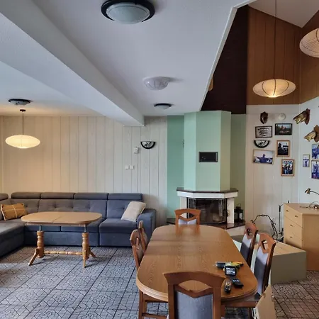 فيلة Willa Ostrzyce أسترزيتش